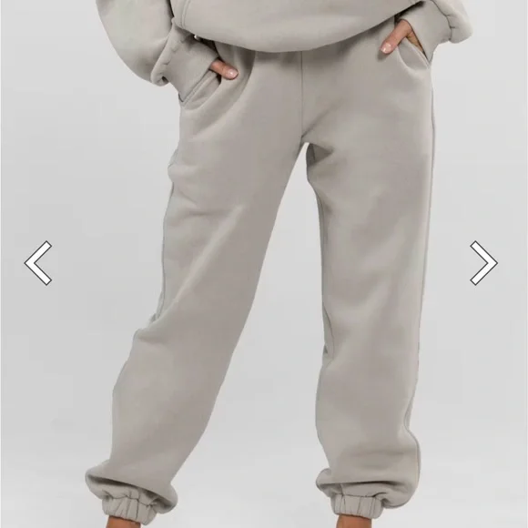 Comfrt Travel Essentials Hoodie and Sweatpants Set in color Stone XS - Picture 8 of 9